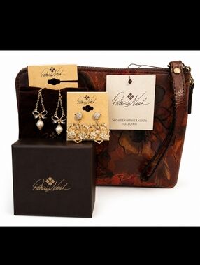 🏷Patricia Nash Bundle  Floral Painted Leather Wristlet & 2 Earrings NWT